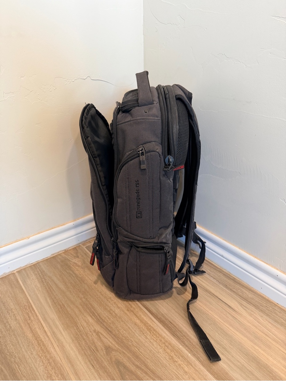 OGIO RENEGADE RSS LAPTOP GREY BACKPACK - Picture 8 of 9